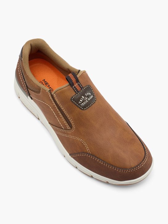 memphis is een lage schoen bruin deichmann
